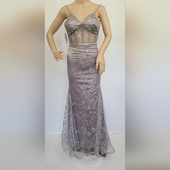 Dear Moon Silver Glitter Mesh Gown Size 0 - Picture 12 of 16